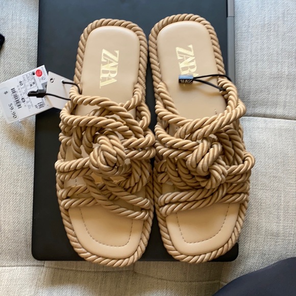ZARA Low Heel Knotted Sandal — BRAND NEW!